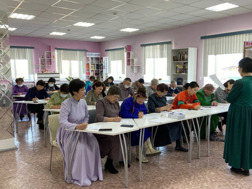 «А» үзэг эрдэмэй дээжэ!» - в России пишут Всебурятский диктант «Эрдэм»